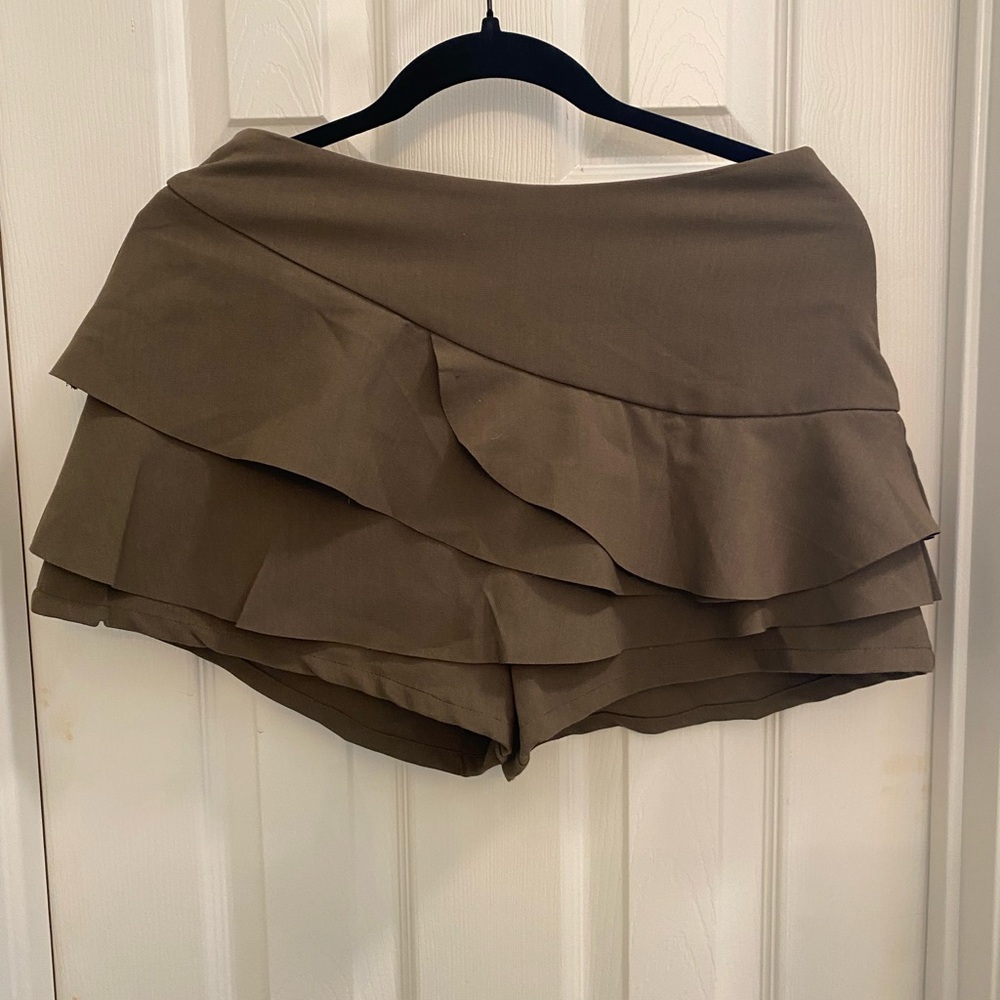 Green skort with ruffles